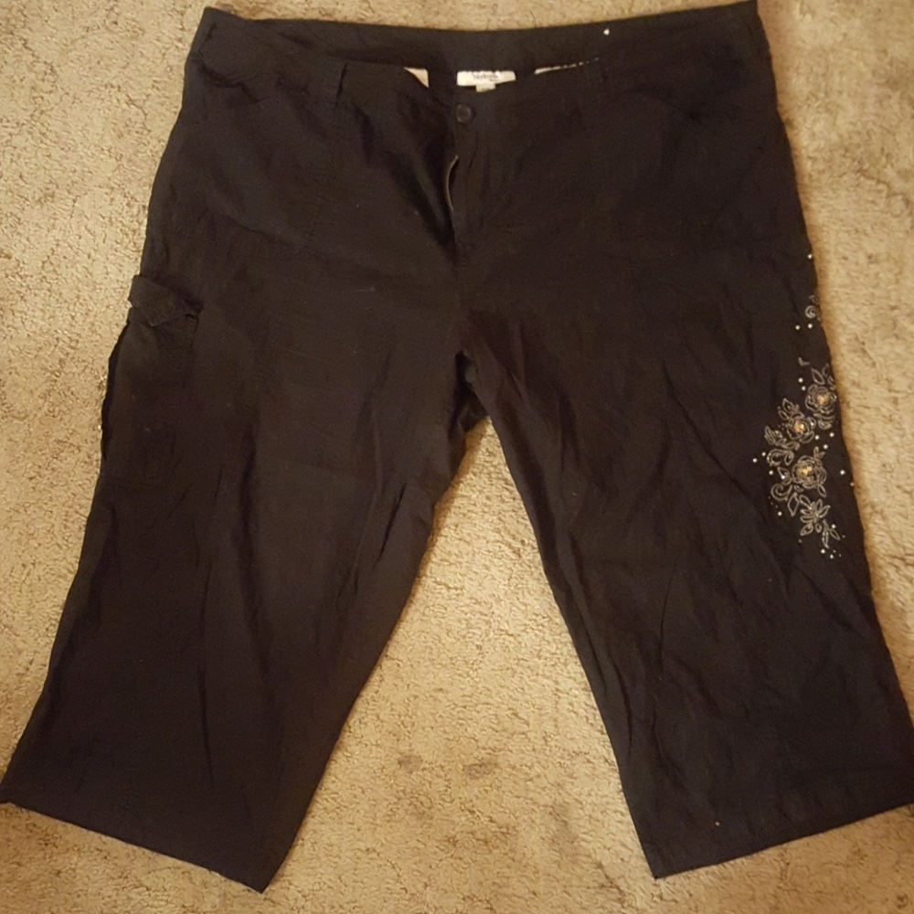 Style & Co. Black Embroidered Capris